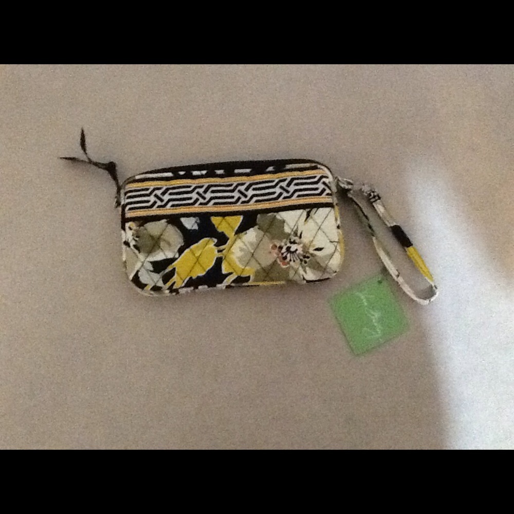 NWT Vera Bradley Dogwood Wristlet Retired Pattern